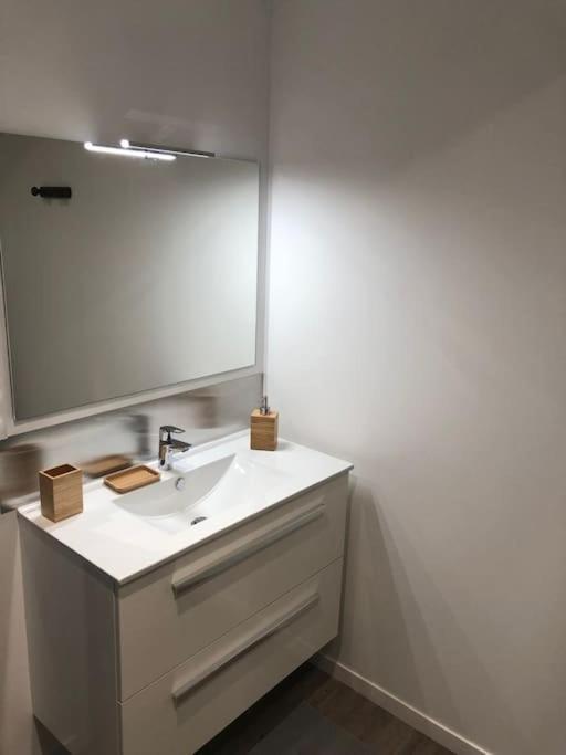 Gite De L'Hotel Castel Couvains  Екстер'єр фото