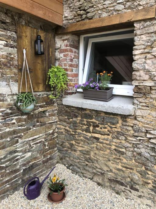Gite De L'Hotel Castel Couvains  Екстер'єр фото